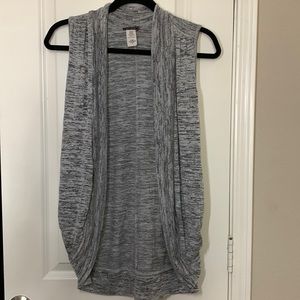 Sleeveless cardigan